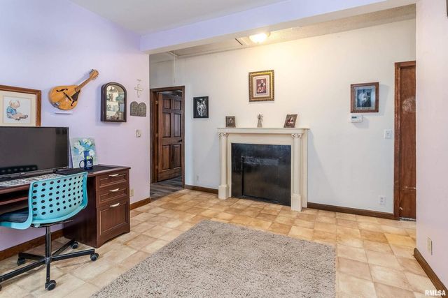 207 W Sylvester Street, Christopher, IL 62822