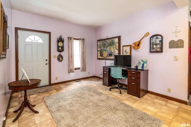 207 W Sylvester Street, Christopher, IL 62822