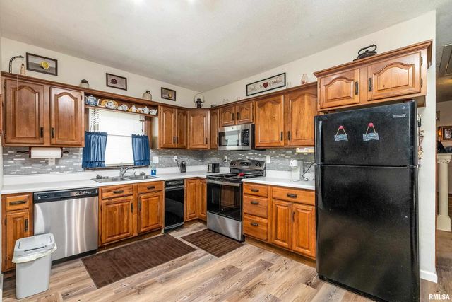 207 W Sylvester Street, Christopher, IL 62822