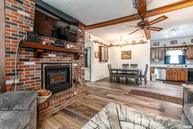 207 W Sylvester Street, Christopher, IL 62822