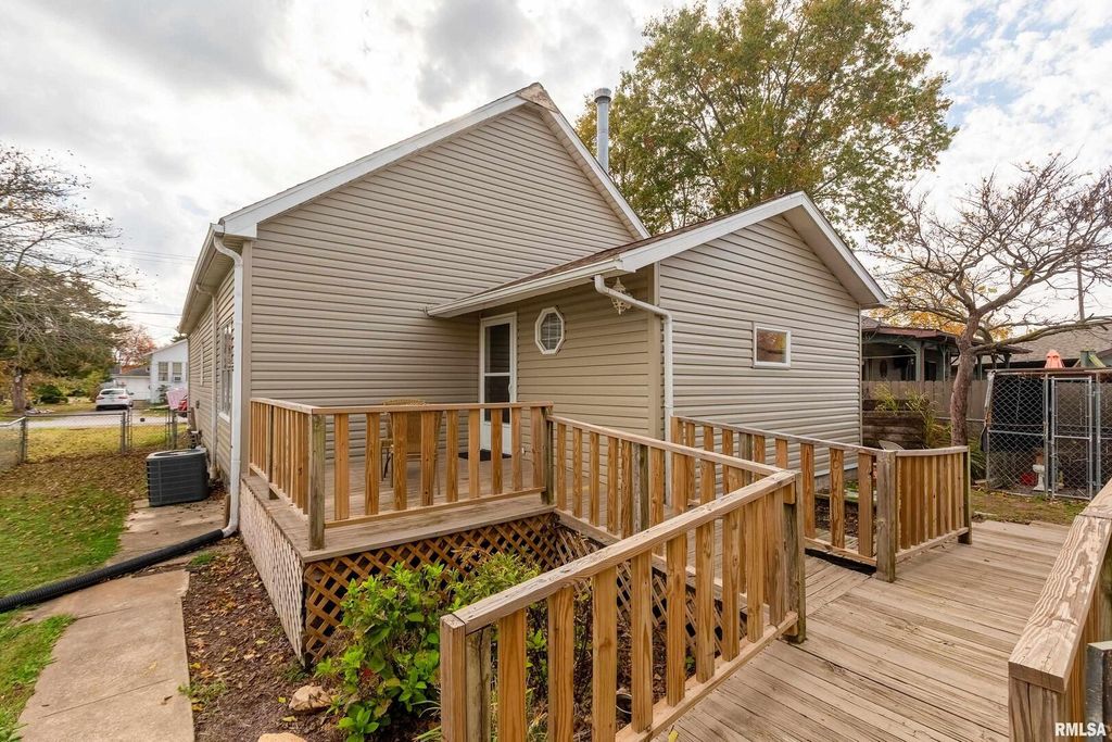 207 W Sylvester Street, Christopher, IL 62822