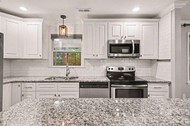 7111 Cedar Lake Court, Charlotte, NC 28226