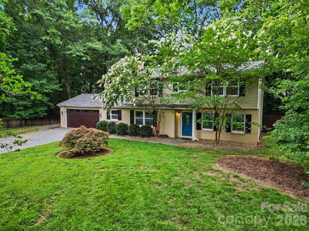 7111 Cedar Lake Court, Charlotte, NC 28226