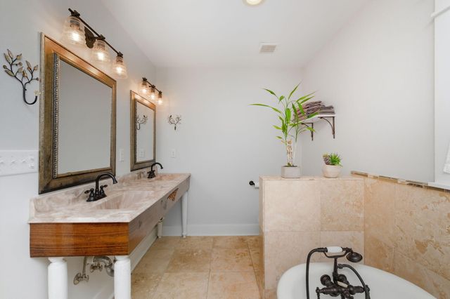 610 Jones Road, Crestview, FL 32536