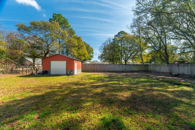 610 Jones Road, Crestview, FL 32536