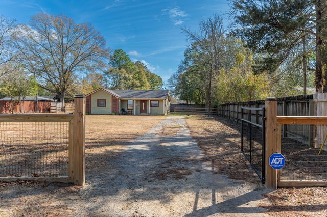 610 Jones Road, Crestview, FL 32536