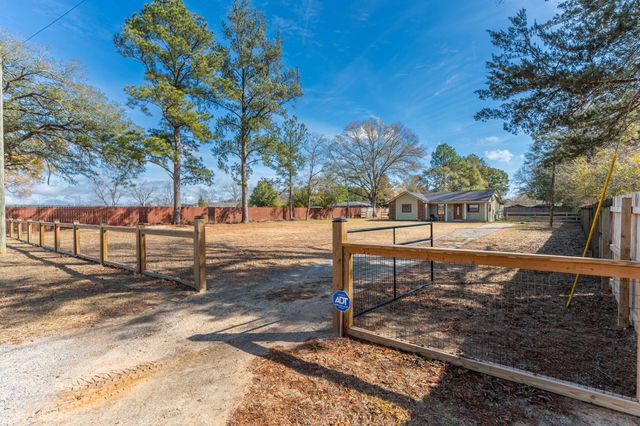 610 Jones Road, Crestview, FL 32536