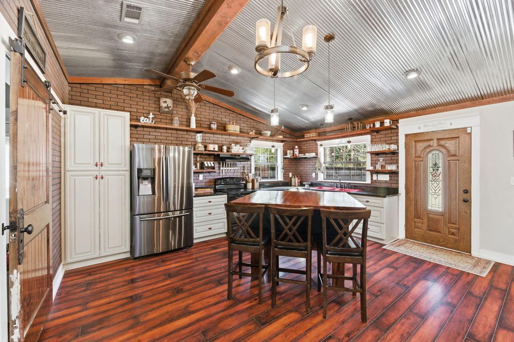 610 Jones Road, Crestview, FL 32536