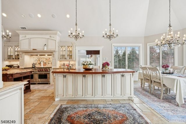 554 Hampton Hill Rd, Franklin Lakes Boro, NJ 07417