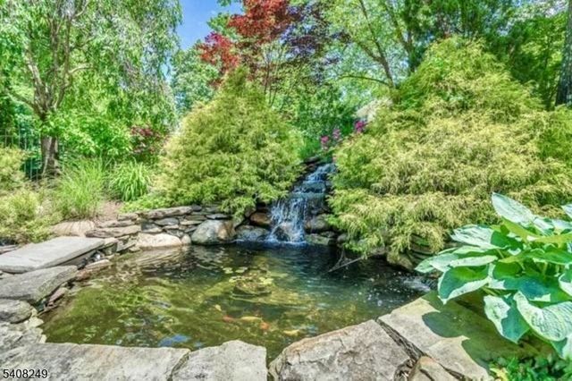 554 Hampton Hill Rd, Franklin Lakes Boro, NJ 07417