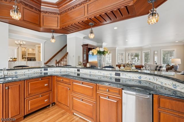 554 Hampton Hill Rd, Franklin Lakes Boro, NJ 07417