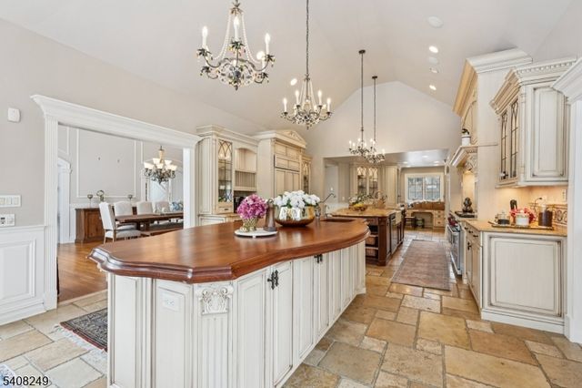 554 Hampton Hill Rd, Franklin Lakes Boro, NJ 07417