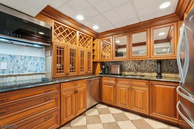 554 Hampton Hill Rd, Franklin Lakes Boro, NJ 07417