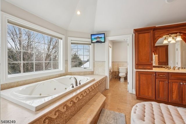 554 Hampton Hill Rd, Franklin Lakes Boro, NJ 07417