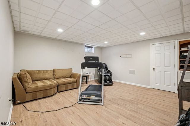 554 Hampton Hill Rd, Franklin Lakes Boro, NJ 07417