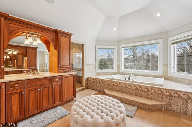 554 Hampton Hill Rd, Franklin Lakes Boro, NJ 07417