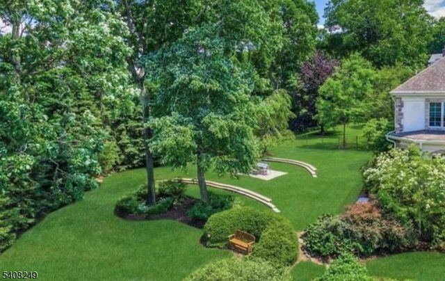 554 Hampton Hill Rd, Franklin Lakes Boro, NJ 07417