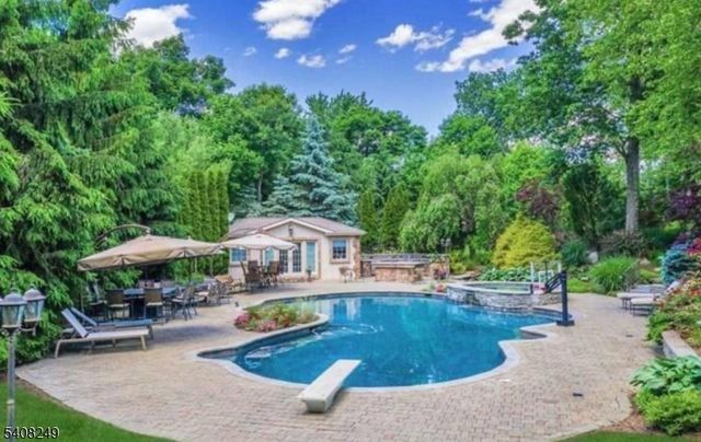 554 Hampton Hill Rd, Franklin Lakes Boro, NJ 07417