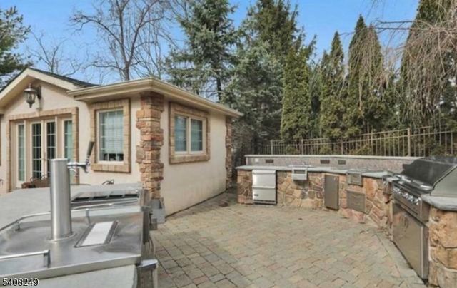 554 Hampton Hill Rd, Franklin Lakes Boro, NJ 07417