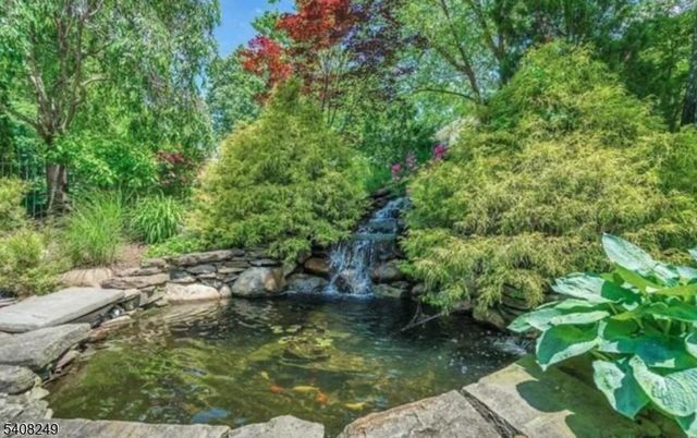 554 Hampton Hill Rd, Franklin Lakes Boro, NJ 07417