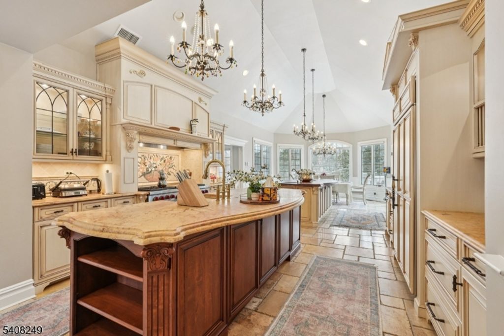 554 Hampton Hill Rd, Franklin Lakes Boro, NJ 07417