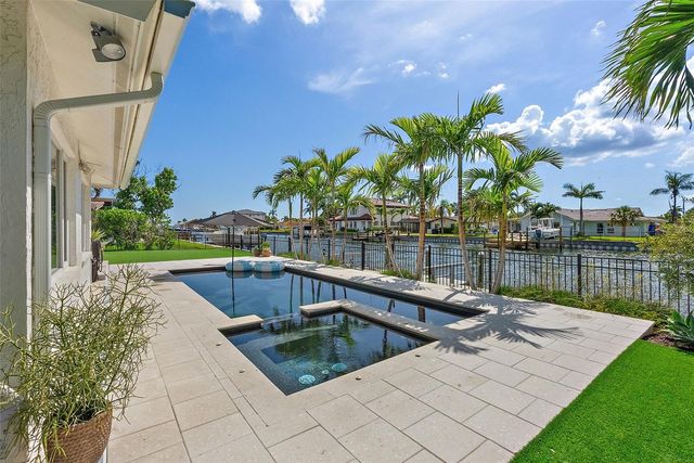 1985 CAROLINA AVENUE NE, St Petersburg, FL 33703