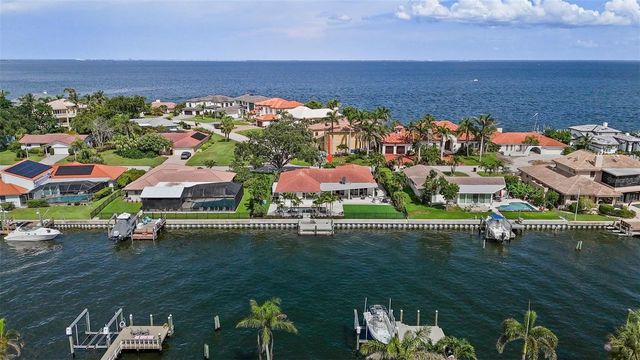 1985 CAROLINA AVENUE NE, St Petersburg, FL 33703