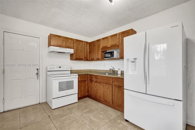 2907 NW 103rd St 1, Miami, FL 33147