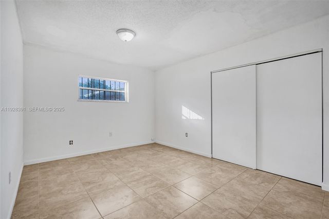 2907 NW 103rd St 1, Miami, FL 33147