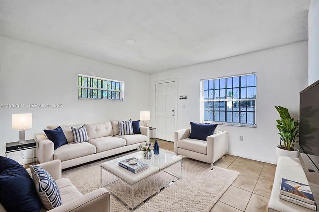 2907 NW 103rd St 1, Miami, FL 33147