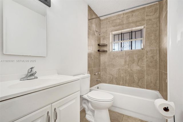 2907 NW 103rd St 1, Miami, FL 33147