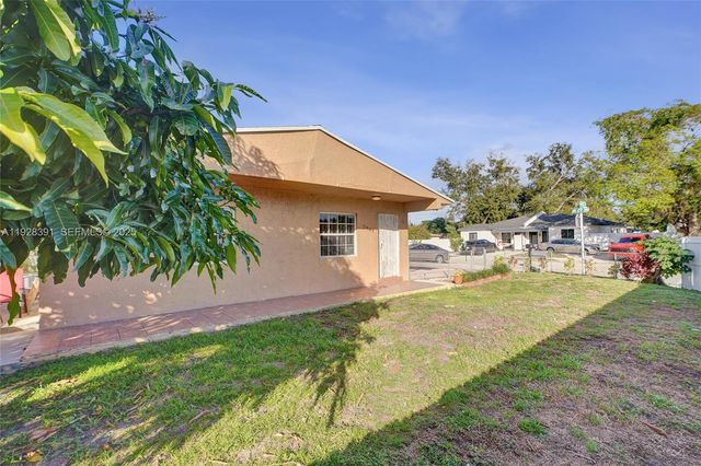 2907 NW 103rd St 1, Miami, FL 33147