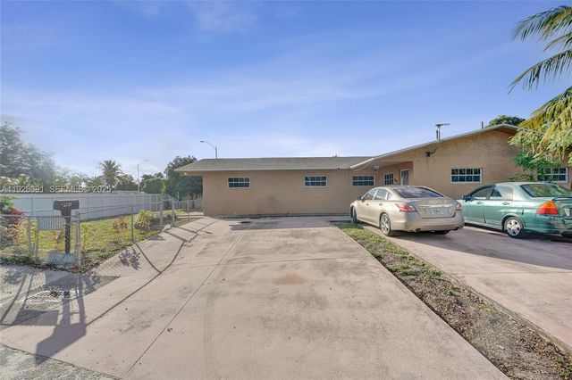 2907 NW 103rd St 1, Miami, FL 33147