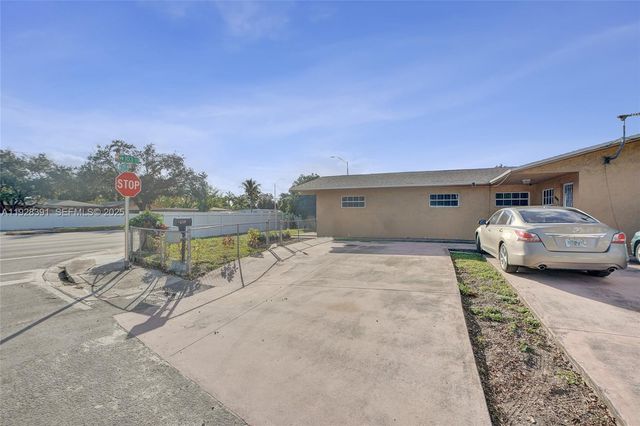 2907 NW 103rd St 1, Miami, FL 33147