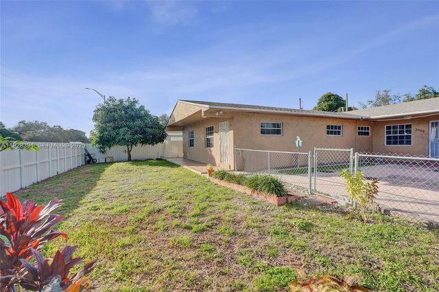 2907 NW 103rd St 1, Miami, FL 33147