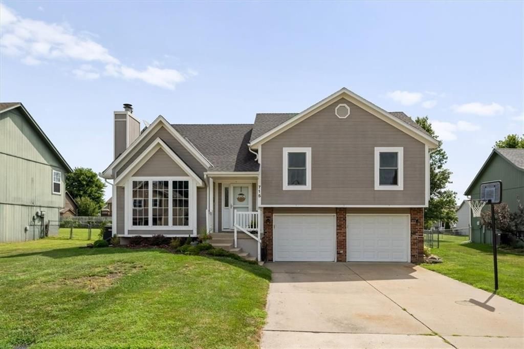 715 Shiloh Drive, Raymore, MO 64083