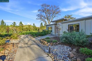 2308 Tice Creek Dr 5, Walnut Creek, CA 94595