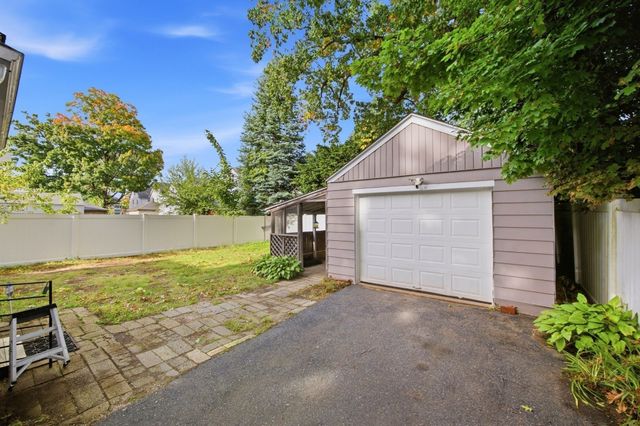 127 Shawmut St, Springfield, MA 01108