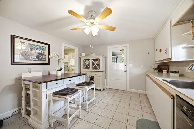 127 Shawmut St, Springfield, MA 01108