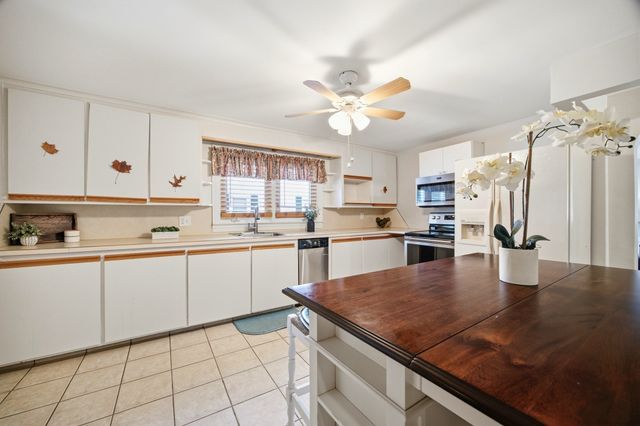 127 Shawmut St, Springfield, MA 01108