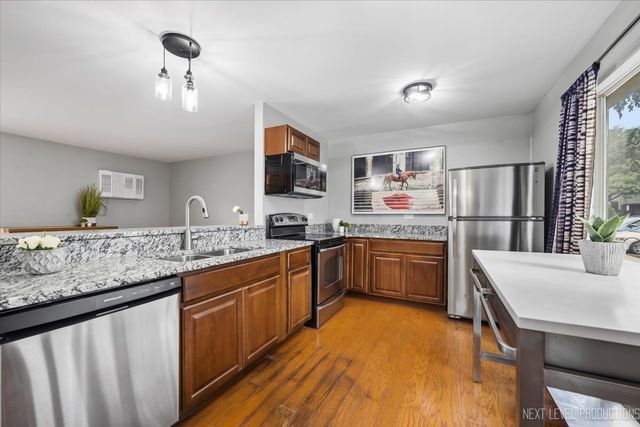 114 Raintree Court, Aurora, IL 60504