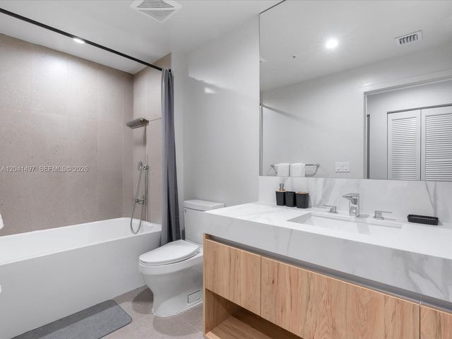 11 NE 6th Street 807, Miami, FL 33132