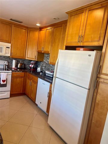 3940 NW 42nd Avenue 319, Lauderdale Lakes, FL 33319