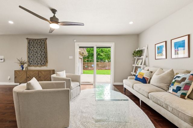 3812 Periwinkle Drive, Dallas, TX 75233