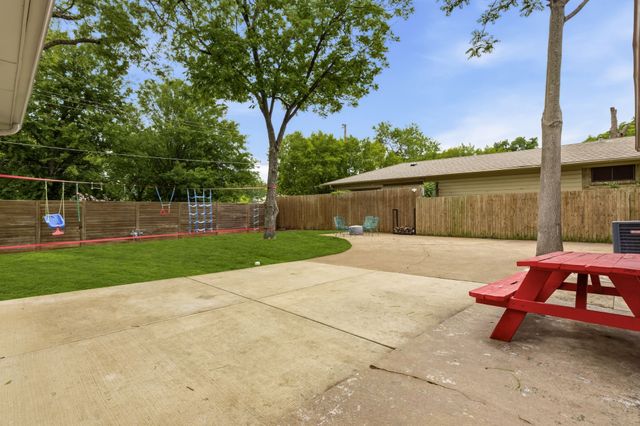 3812 Periwinkle Drive, Dallas, TX 75233