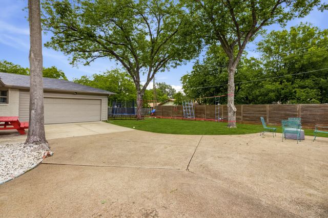 3812 Periwinkle Drive, Dallas, TX 75233