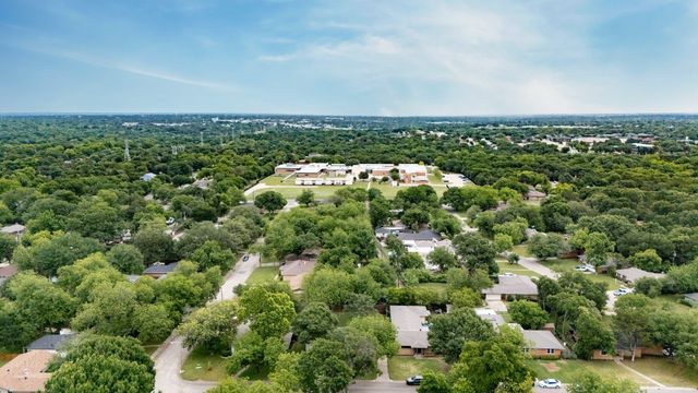 3812 Periwinkle Drive, Dallas, TX 75233