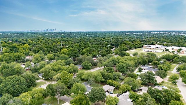 3812 Periwinkle Drive, Dallas, TX 75233