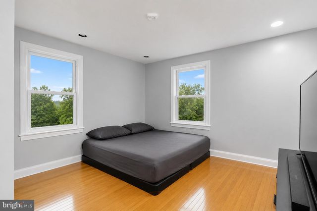 332 N LEE ST, Woodstock, VA 22664