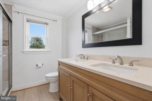 332 N LEE ST, Woodstock, VA 22664
